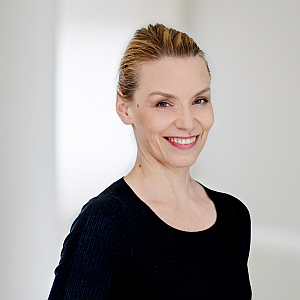 Julia Hau&szlig;mann