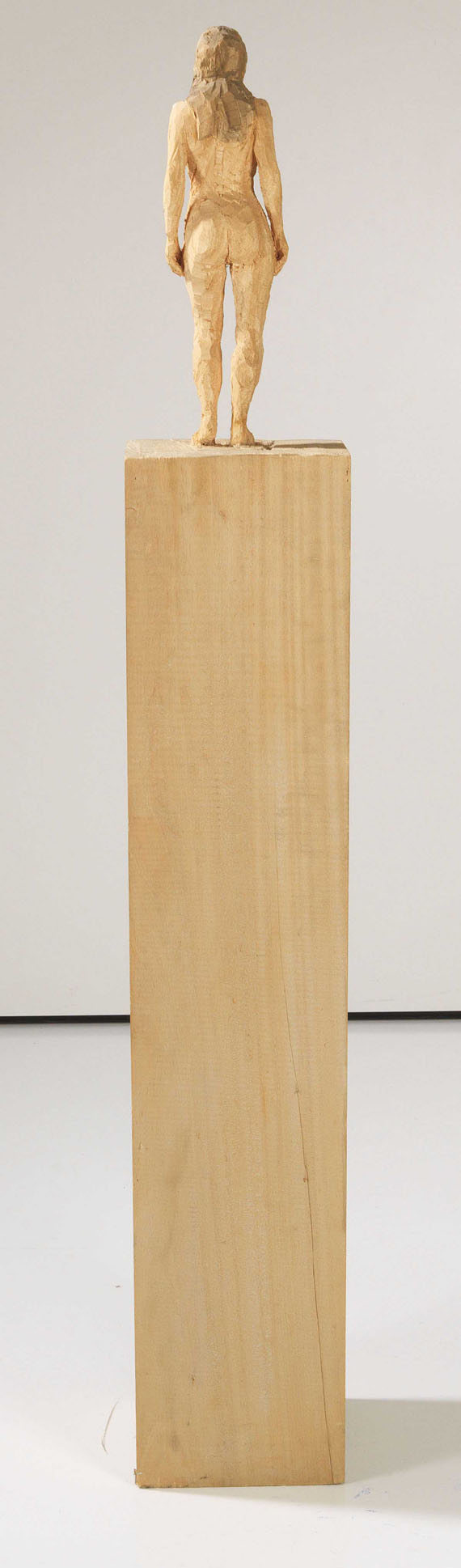 Stephan Balkenhol - Stehender Frauenakt - R&uuml;ckseite