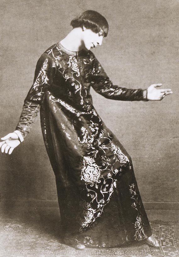 Abbildung zu: Alexander Sacharoff, um 1912, Foto: Hans Holdt, Deutsches Tanzarchiv, Köln.